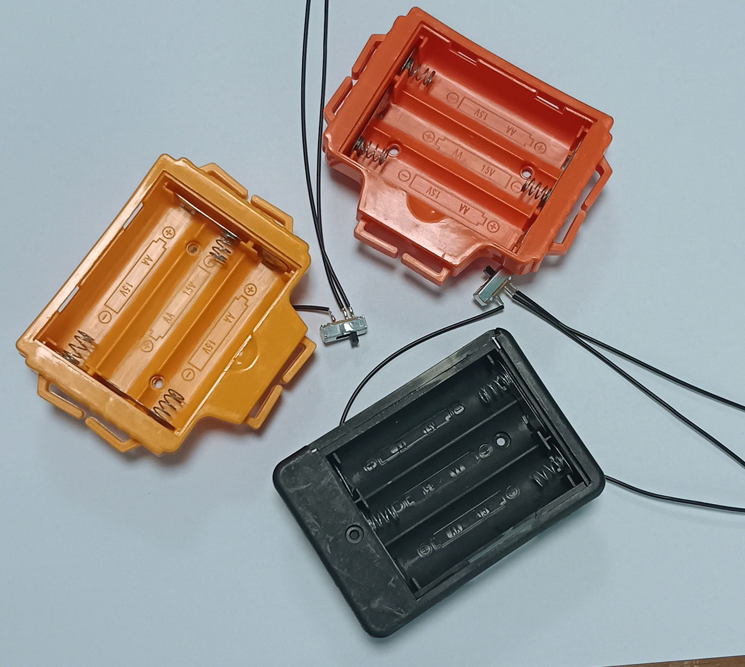 正負極電池片自動組裝設備的功能、工作原理及應用產品